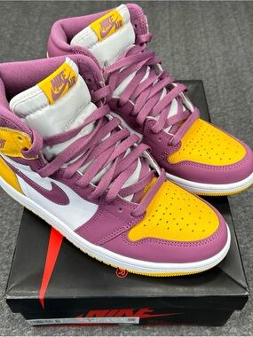 Nike Air Jordan 1 Retro High OG Brotherhood Mens 7 Bordeaux Gold 555088-706 Box